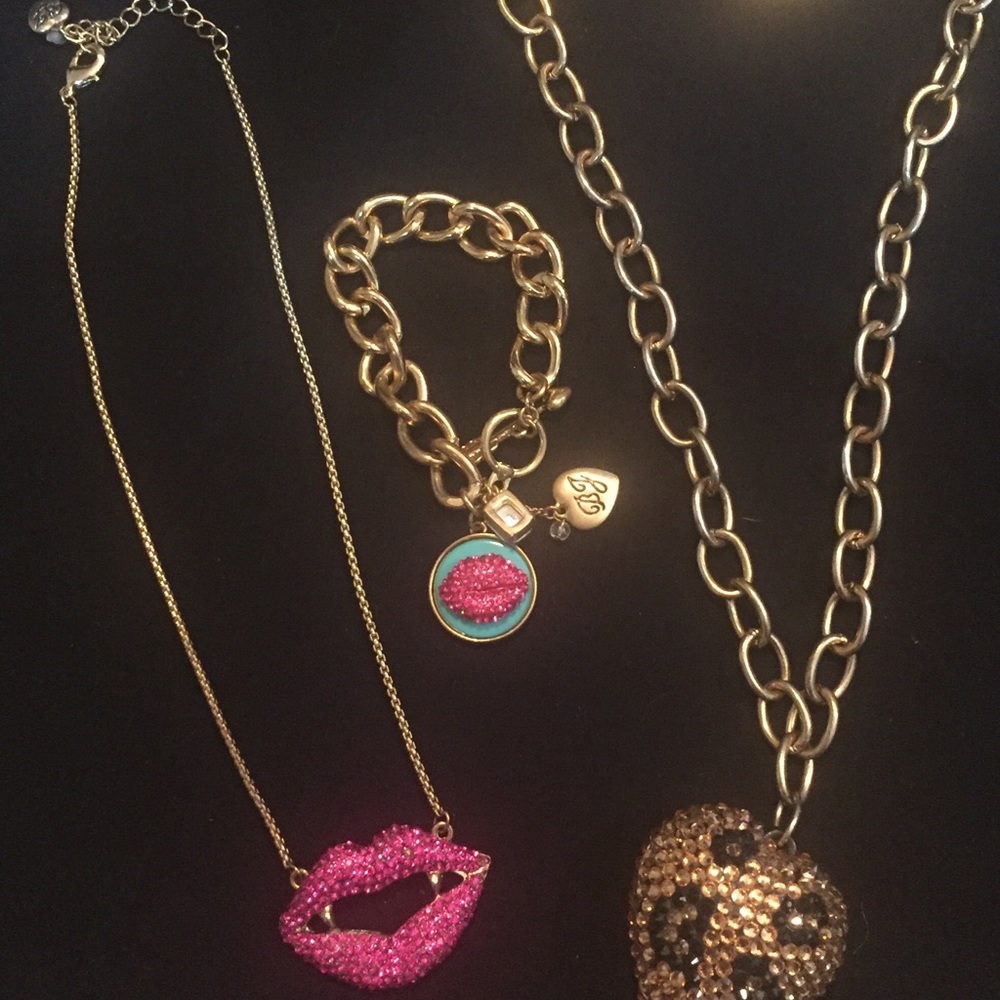 Betsey Johnson 3 piece Jewelry Collection 👀❤️❤️